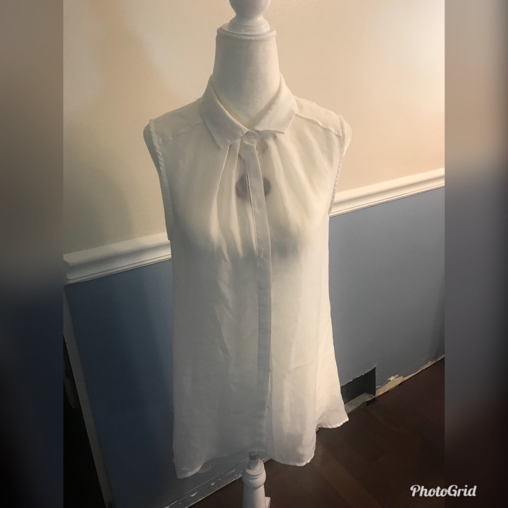 H&M White Flowy Button Down Sleeveless top